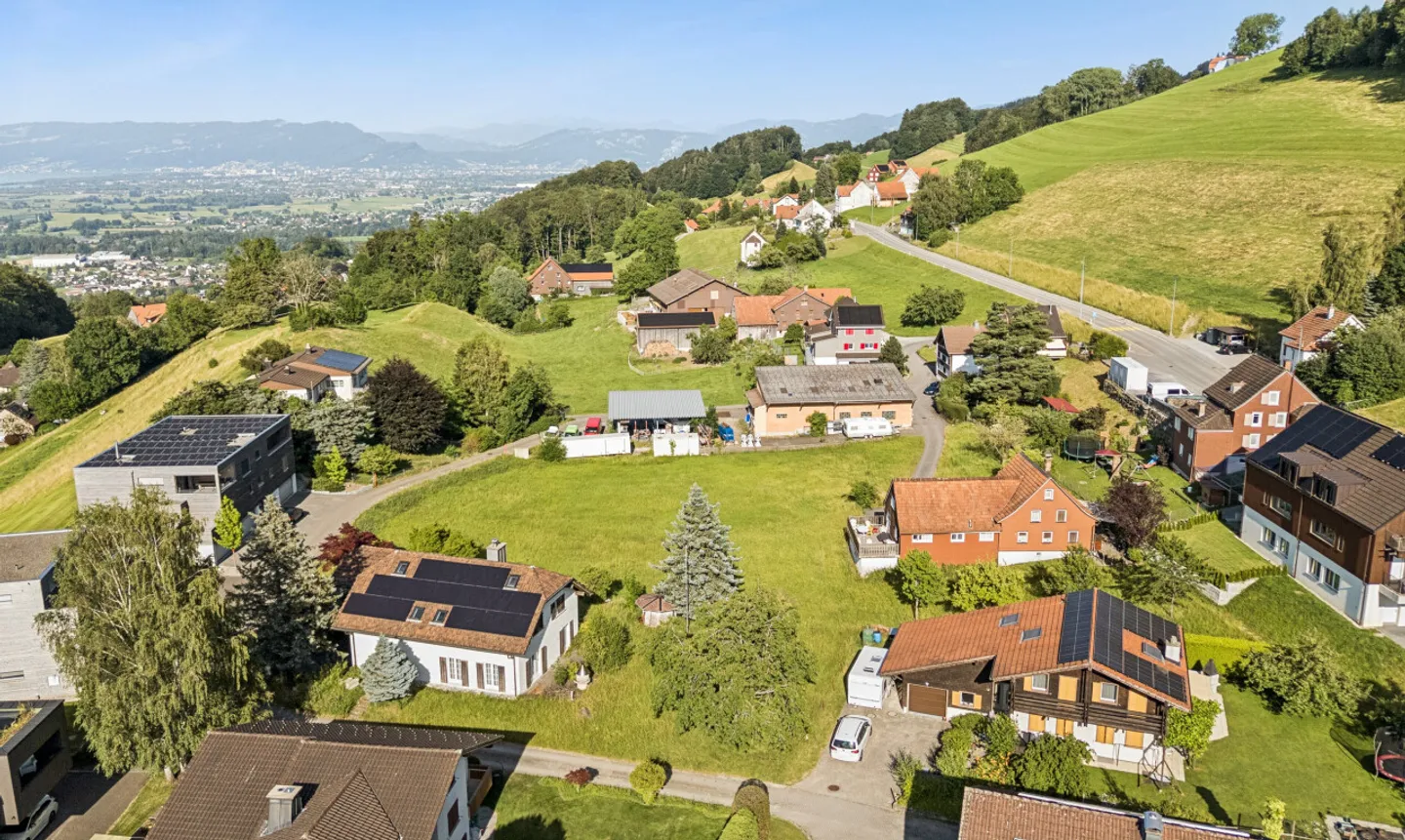 Terrain spacieux avec potentiel de développement à Wolfhalden - Photo 3 sur 8