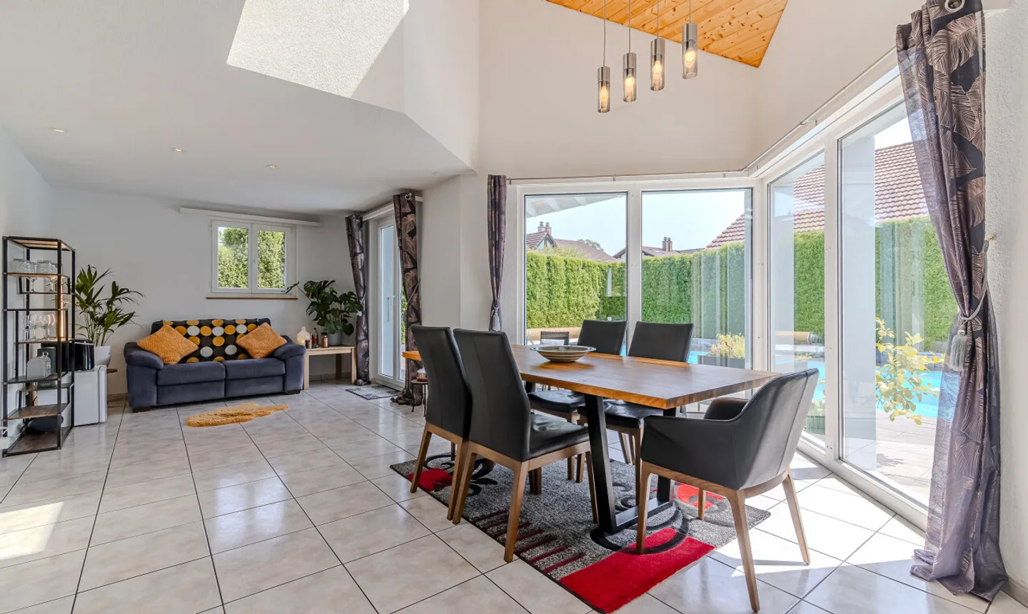 Architectural Villa with Pool - Photo 7 of 11