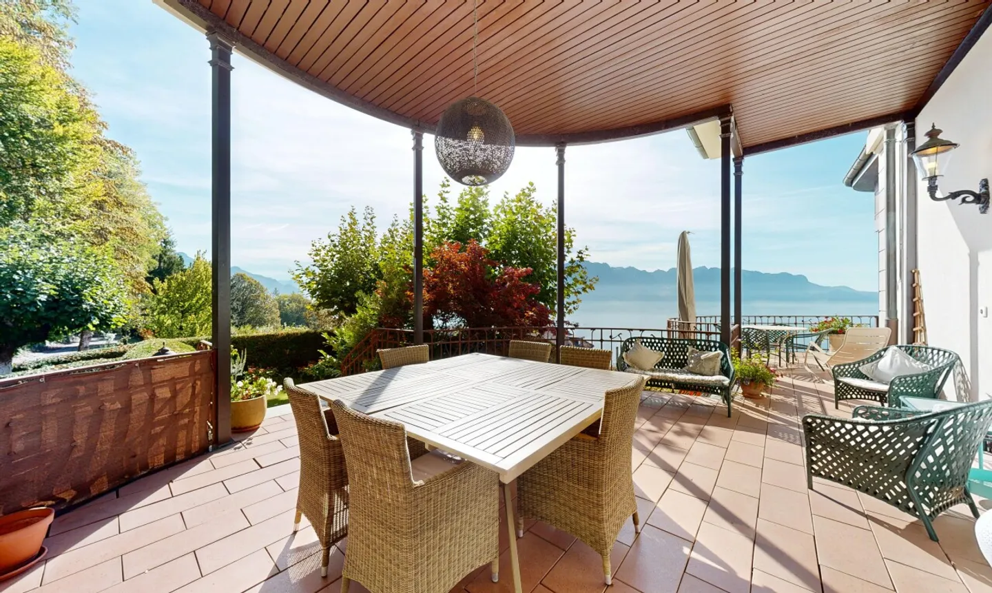 Heartfelt apartment with garden and panoramic view of the lake - Photo 1 of 11