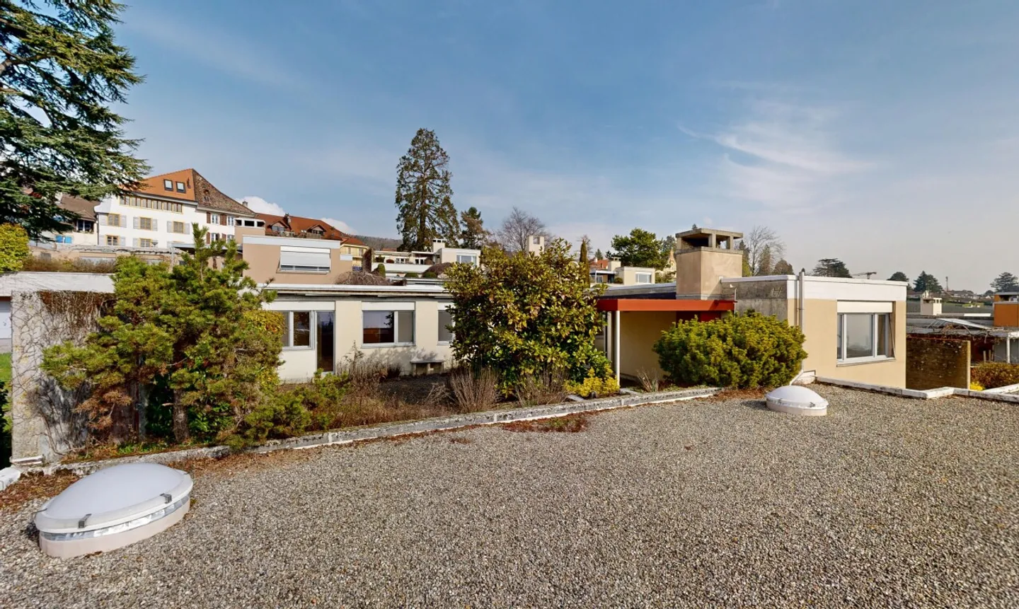 Magnificent Villa with Lake View - Photo 3 of 11