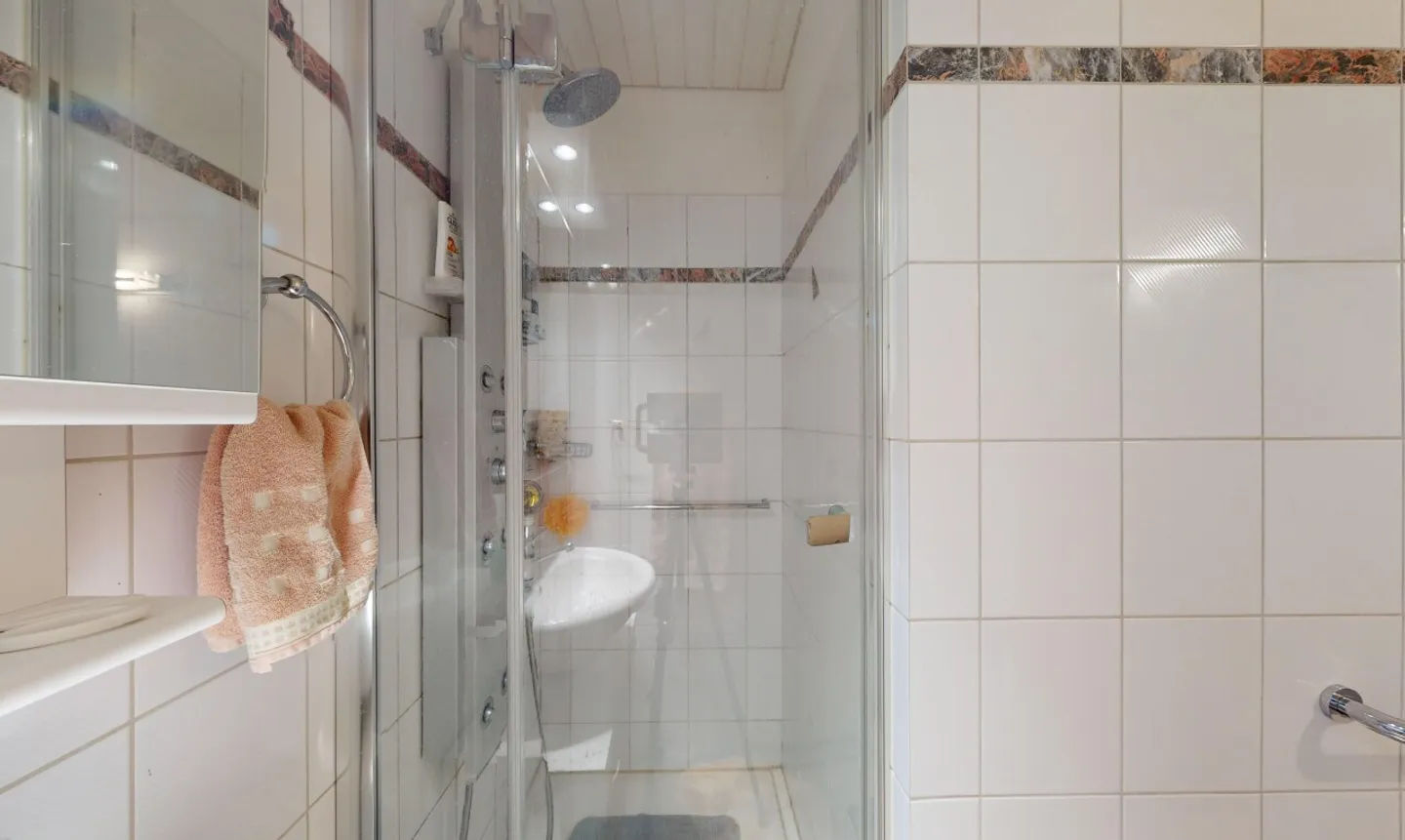 Appartement spacieux avec revenu locatif - Photo 12 sur 13