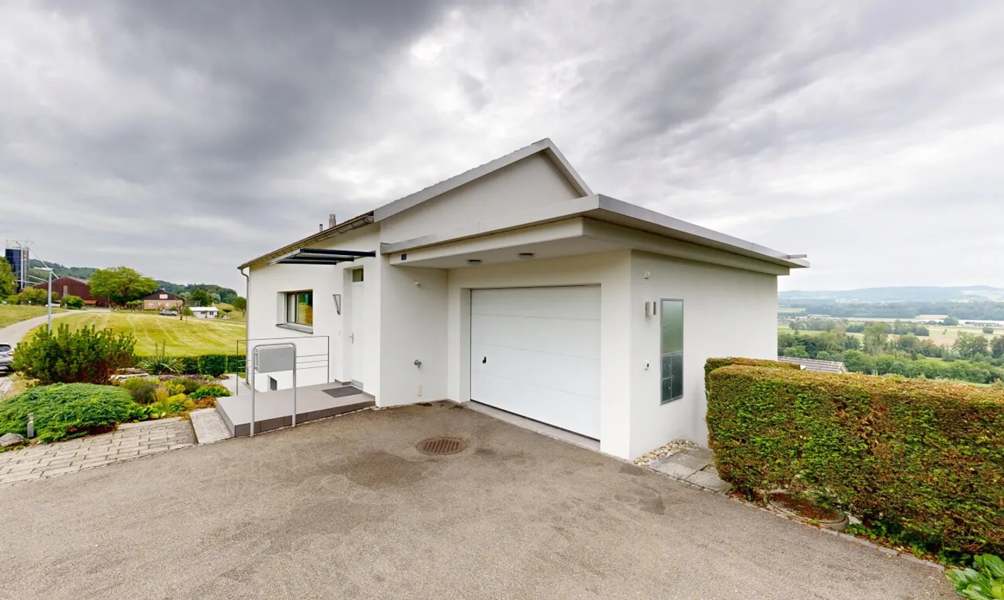 Well-maintained 6-room single-family house with a view in Uesslingen TG - Photo 3 of 11
