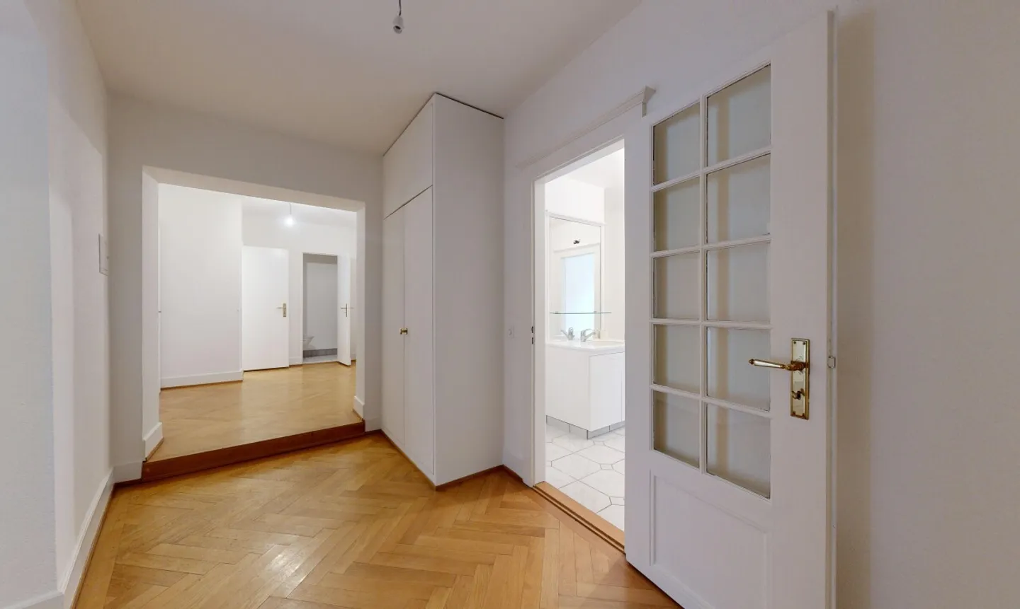 Selten in Vevey: 4,5 Charakterräume nur wenige Schritte vom Genfersee entfernt - Foto 7 von 13