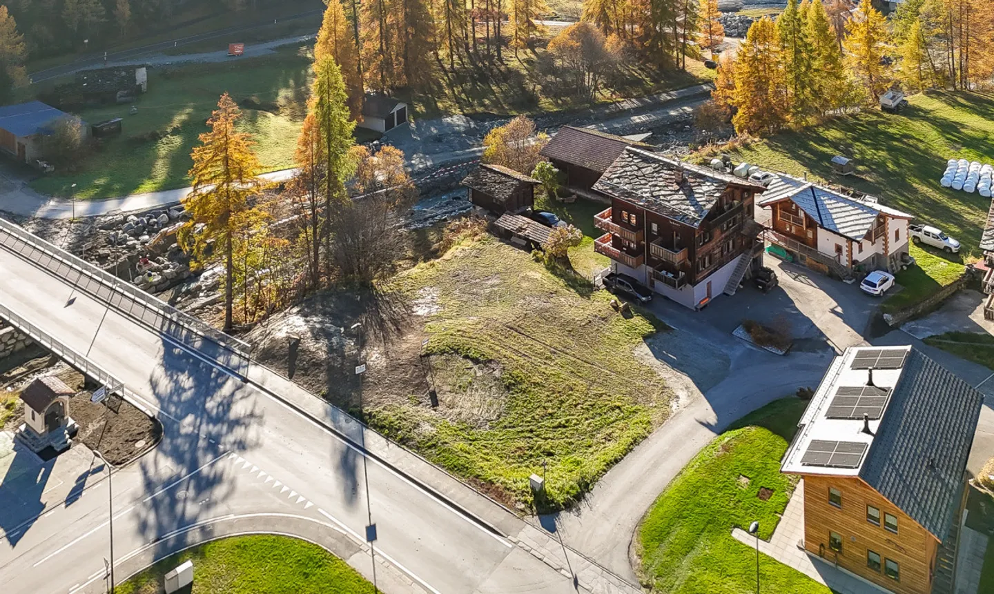 Terreno Raro e Idealmente Situato a Haudères - Foto 2 di 13