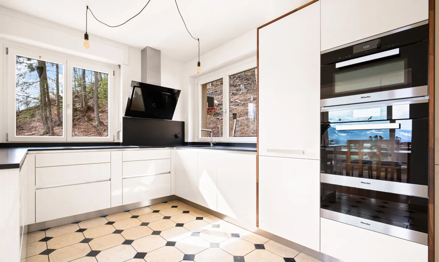 Panorama, Discretion and Space – House in Walenstadtberg - Photo 7 of 11