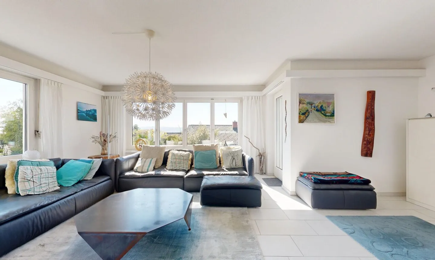 Paradisiacal 5.5-Room Single-Family House with Apartment - Photo 5 of 13