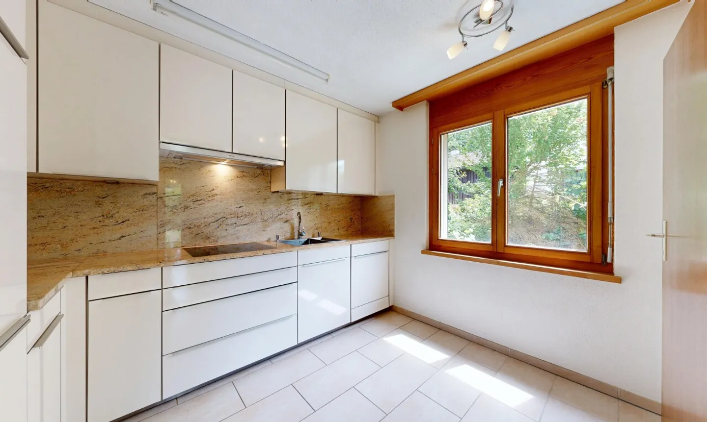 Maison individuelle avec beaucoup de potentiel dans un quartier résidentiel calme - Photo 5 sur 11