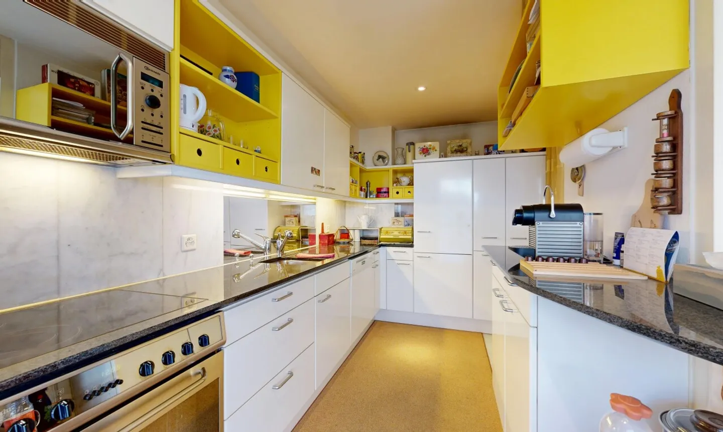 Casa a schiera spaziosa con galleria e materiali eleganti - Foto 9 di 11