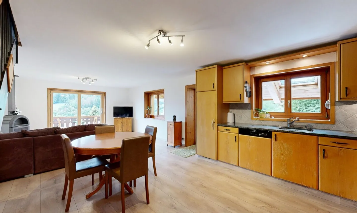 Exclusive: beautiful apartment in a renovated historic chalet - Photo 4 of 11