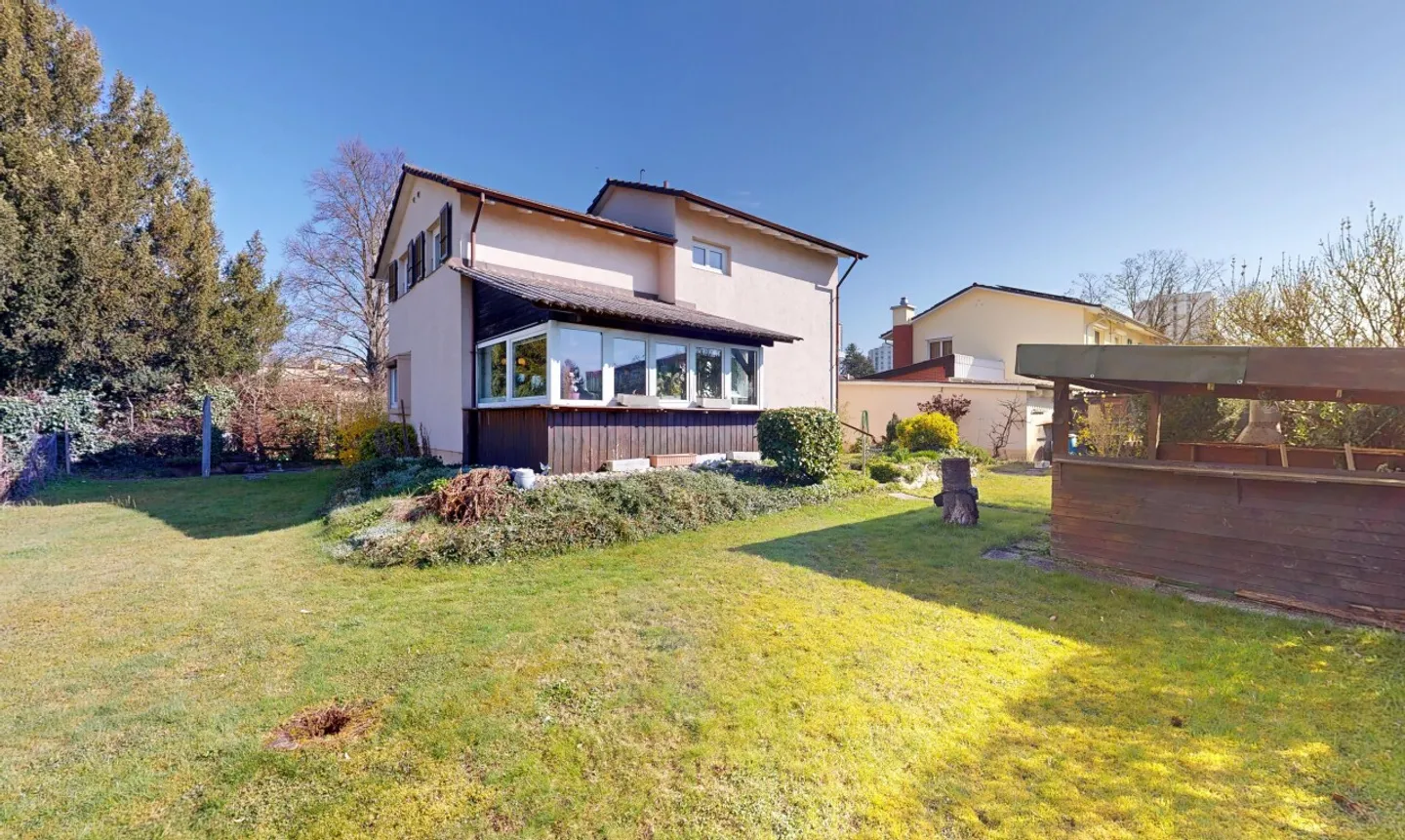 Charming Detached House with Garden - Photo 1 of 11