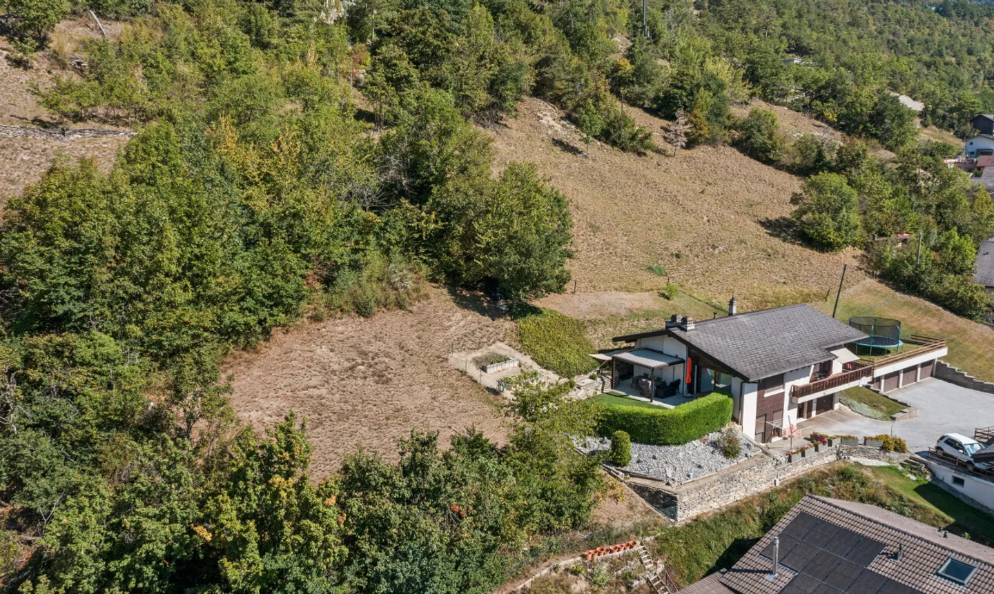 Magnifique terrain constructible de 893 m² à Flanthey (Lens) - Foto 1 von 11