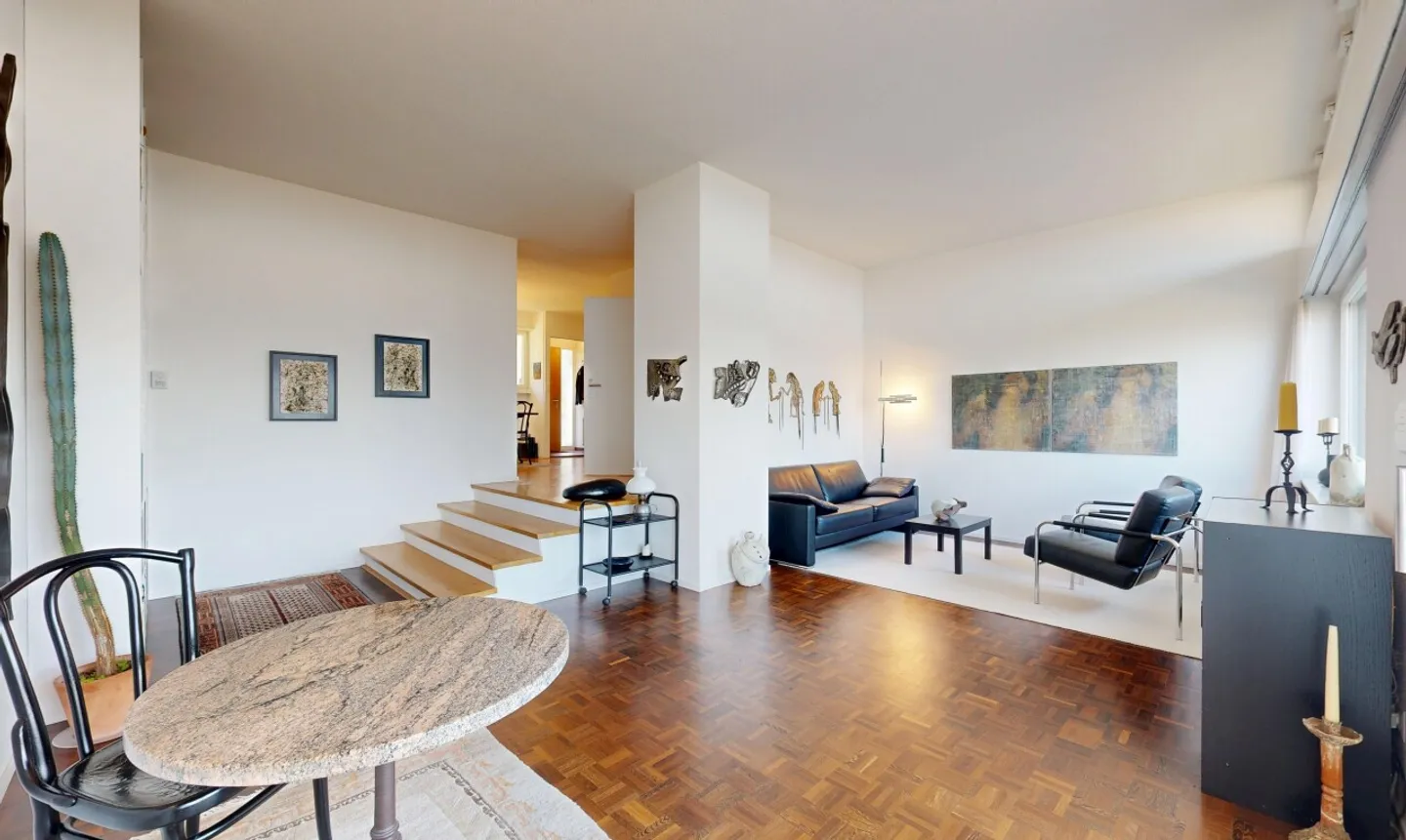 Stylish Home with Panoramic Views in a Quiet Location - Photo 5 of 11