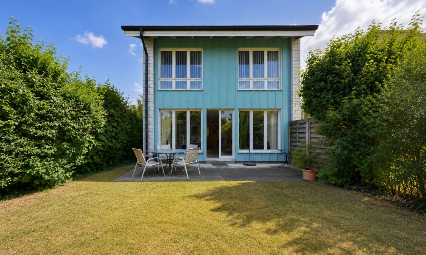 Family-friendly end-of-terrace house with garden and potential - Photo 1 of 11