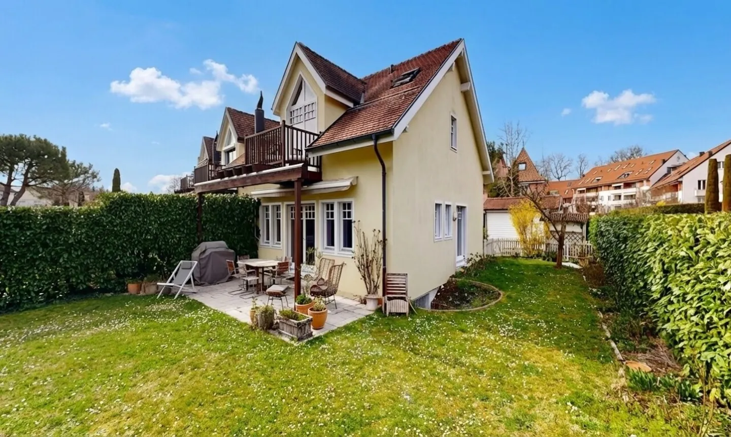 Magnificent house with garden in the Golf residences - Photo 1 of 13