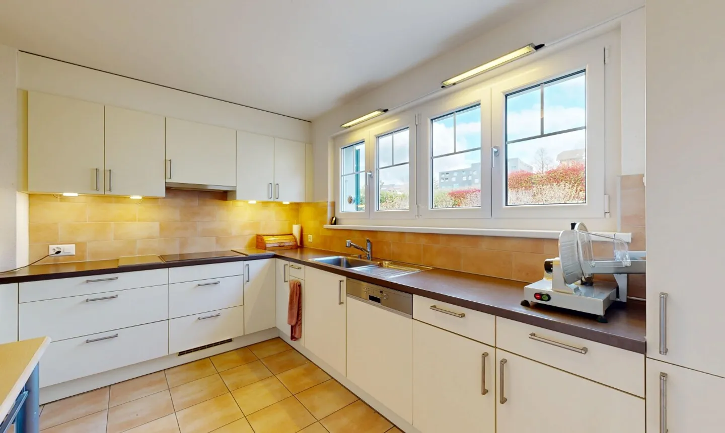 Incantevole Casa Familiare in Zona Tranquilla - Foto 9 di 11