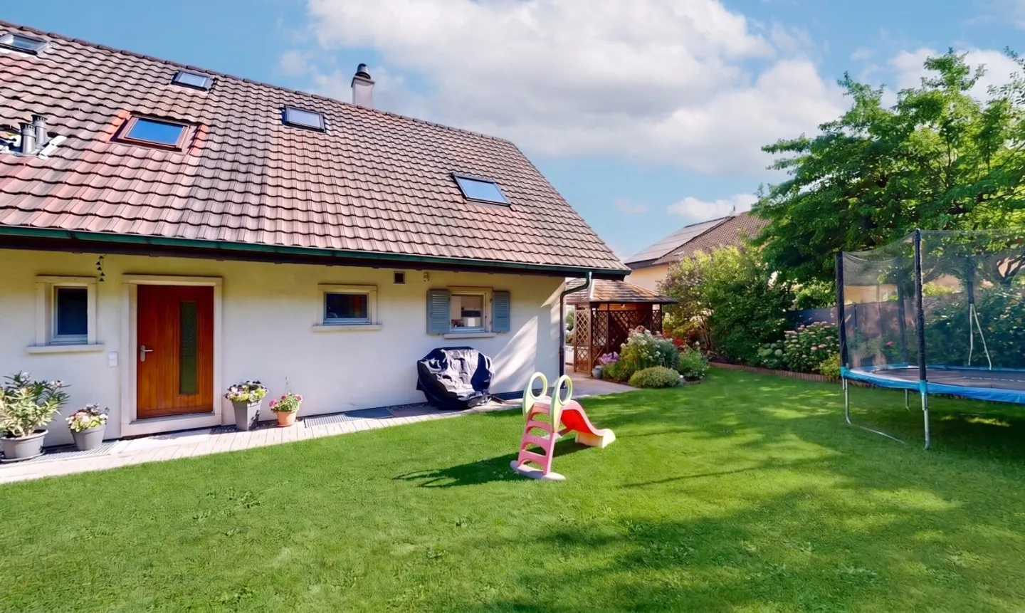 Charming semi-detached villa with unobstructed view - Photo 3 of 11