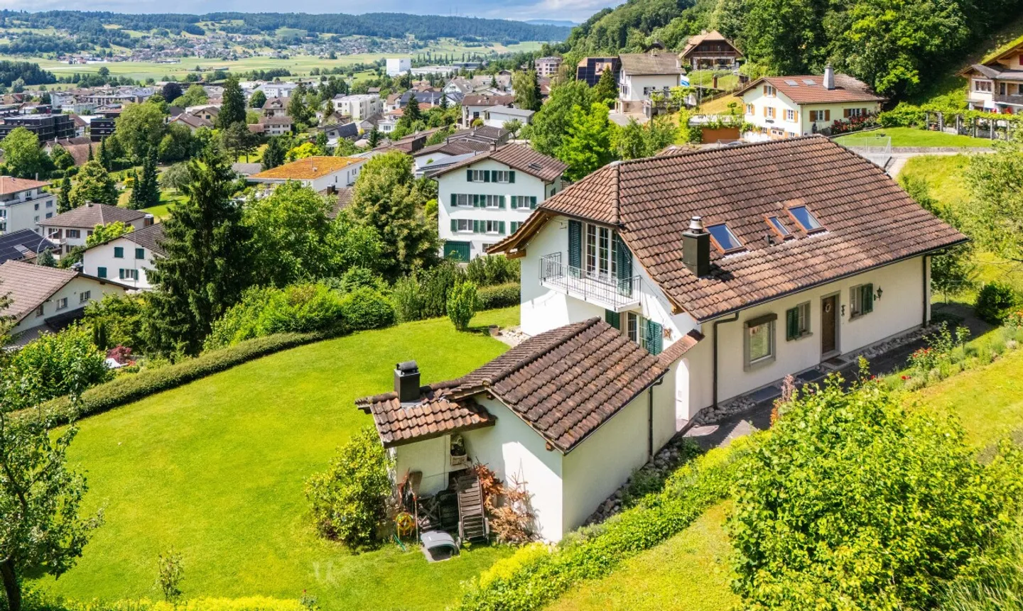 Single-family house with panoramic views, privacy, and dream garden - Photo 2 of 13