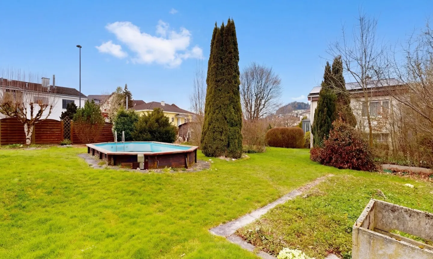 Casa indipendente con piscina e giardino - Foto 4 di 11