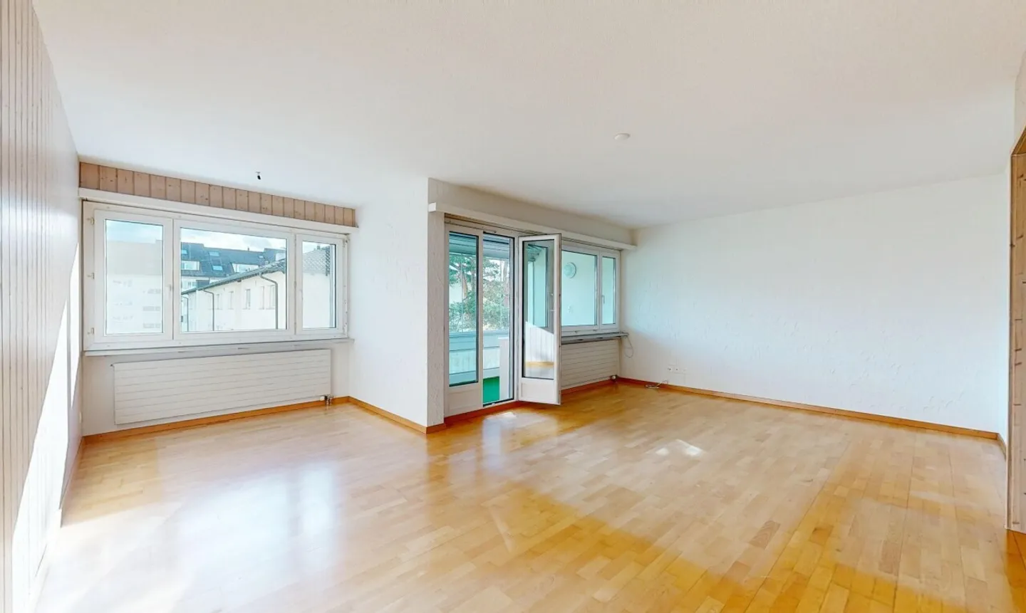 Bright 3.5-room apartment in Schwerzenbach ZH with comfort and charm - Photo 1 of 11