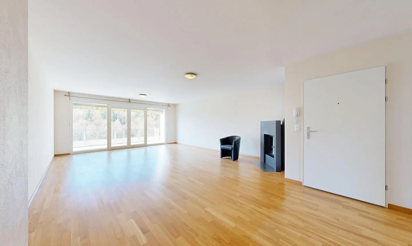 Vor einem Obstgarten und dem Wald - Foto 2 von 13