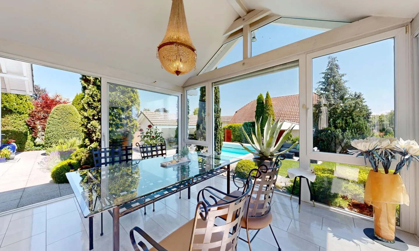 Elegante casa con vista mozzafiato e piscina - Foto 10 di 13