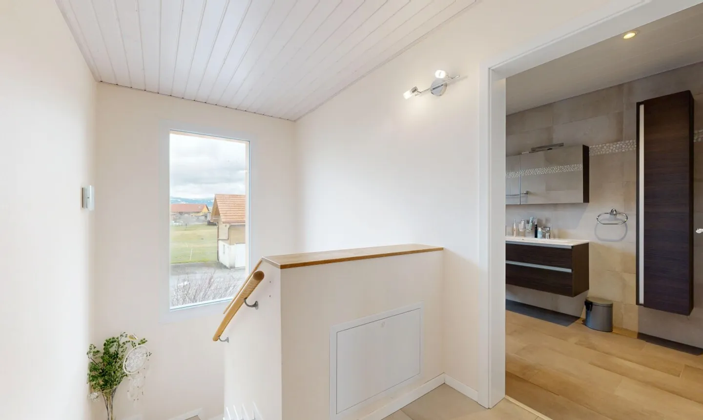 Helles 4-Zimmer-Haus mit Garten und geschlossenem Garagen - Foto 9 von 11