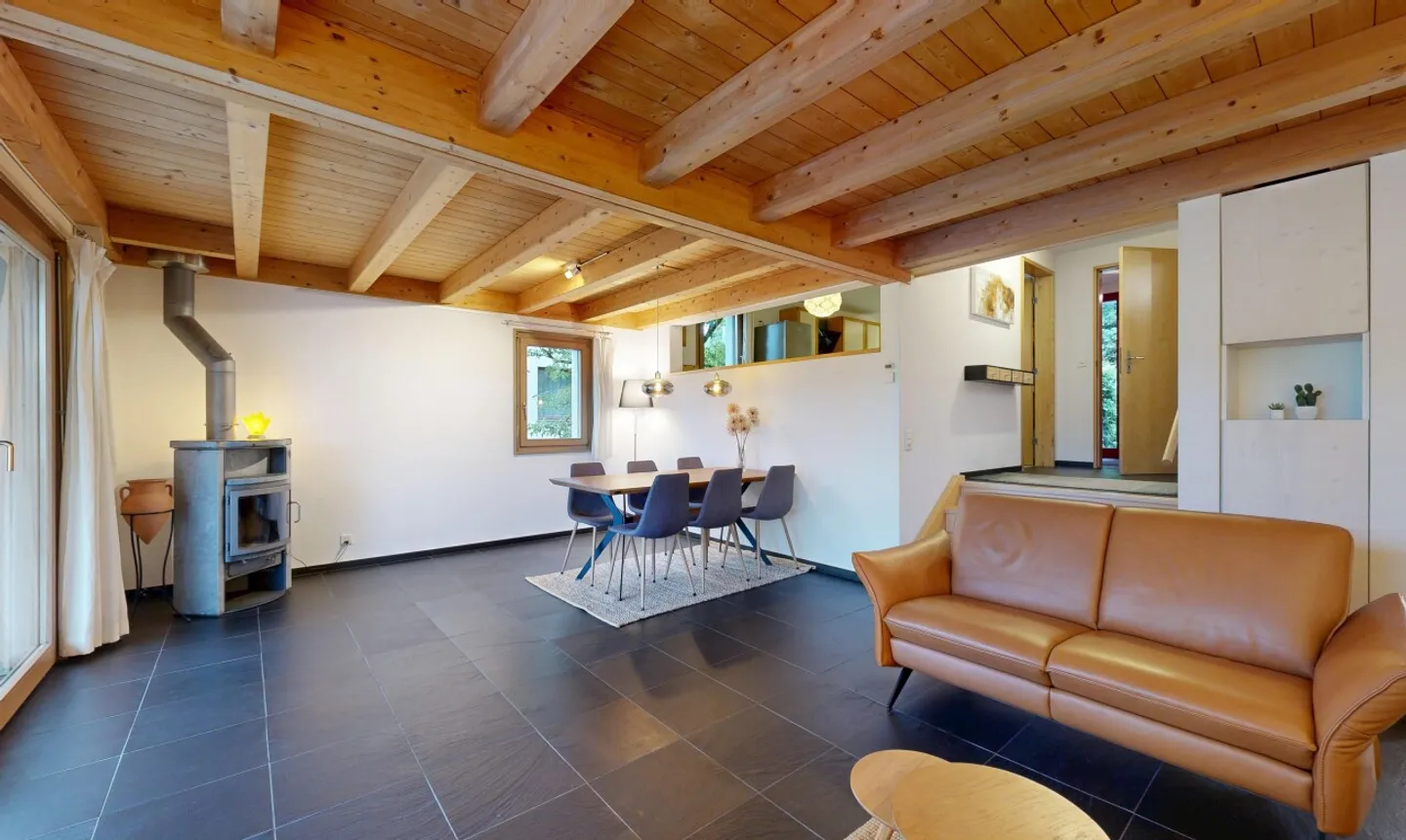 Family-friendly corner terraced house with garden and unobstructed views - Photo 4 of 11