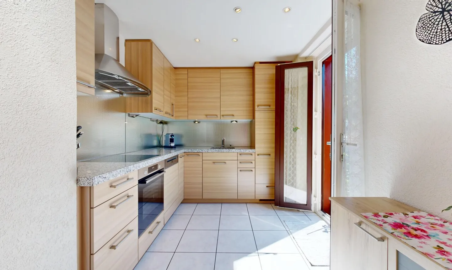 Charming Townhouse with Terrace - Photo 9 of 11