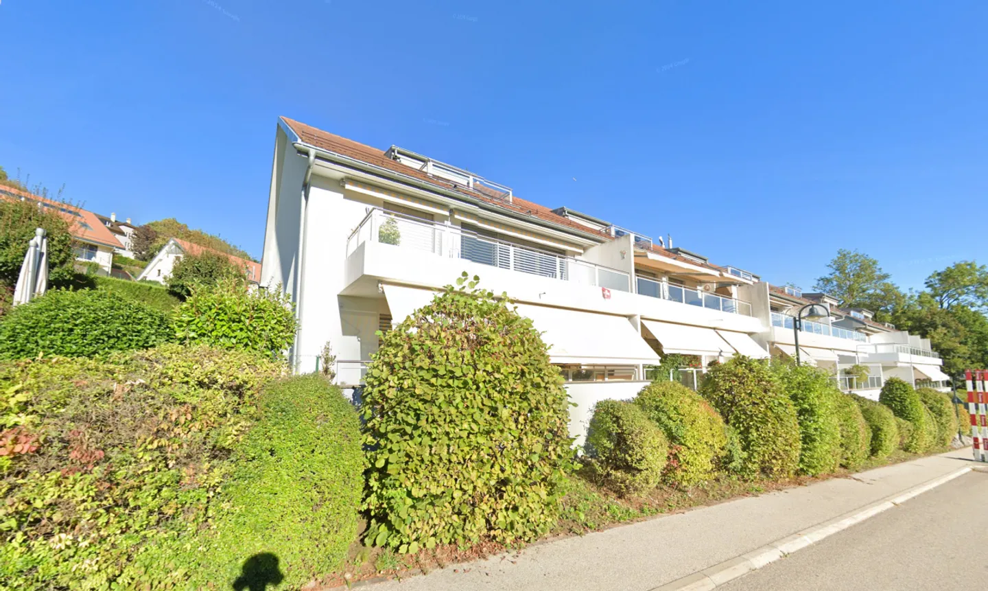 Vor einem Obstgarten und dem Wald - Foto 1 von 13