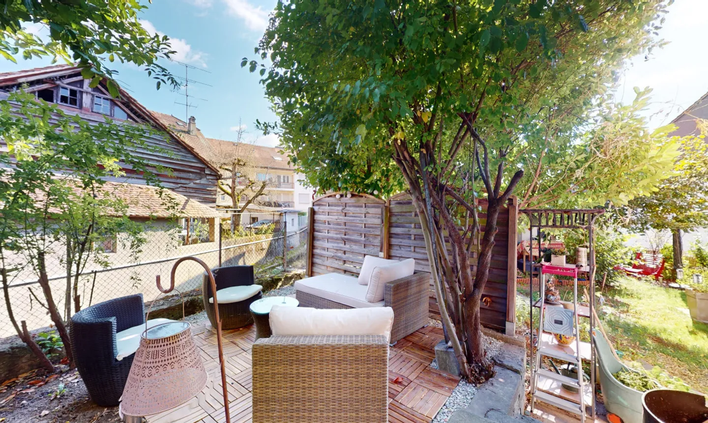 Renoviertes Ertragsgebäude mit 11 Wohnungen und Gewerbefläche! - Foto 1 von 13