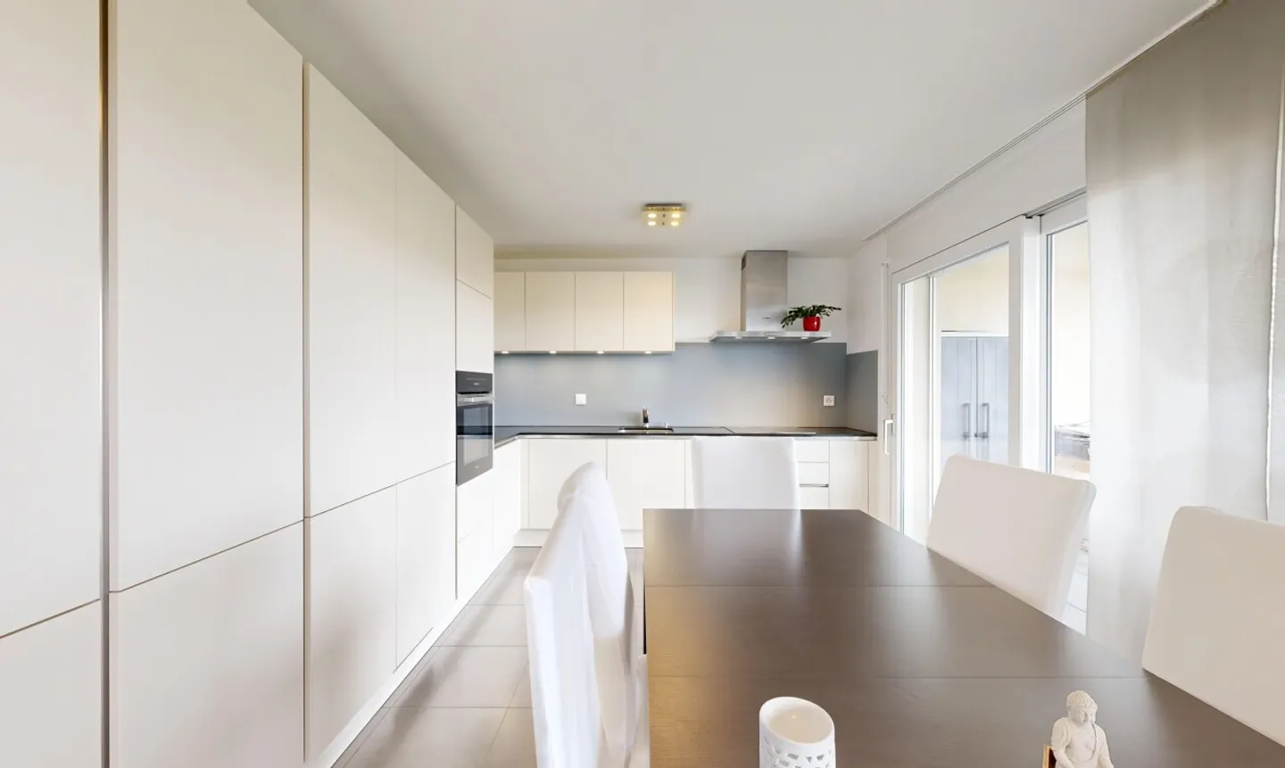 Bright 4.5-room family apartment: 24m² terrace & master suite - Photo 2 of 11