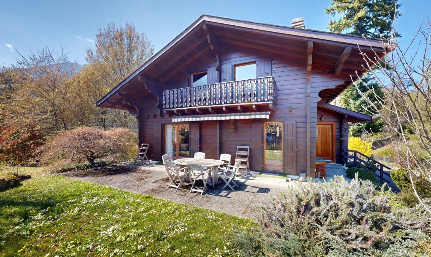 Esclusivo: Incantevole chalet con 4 camere da letto e grande giardino - Foto 1 di 13