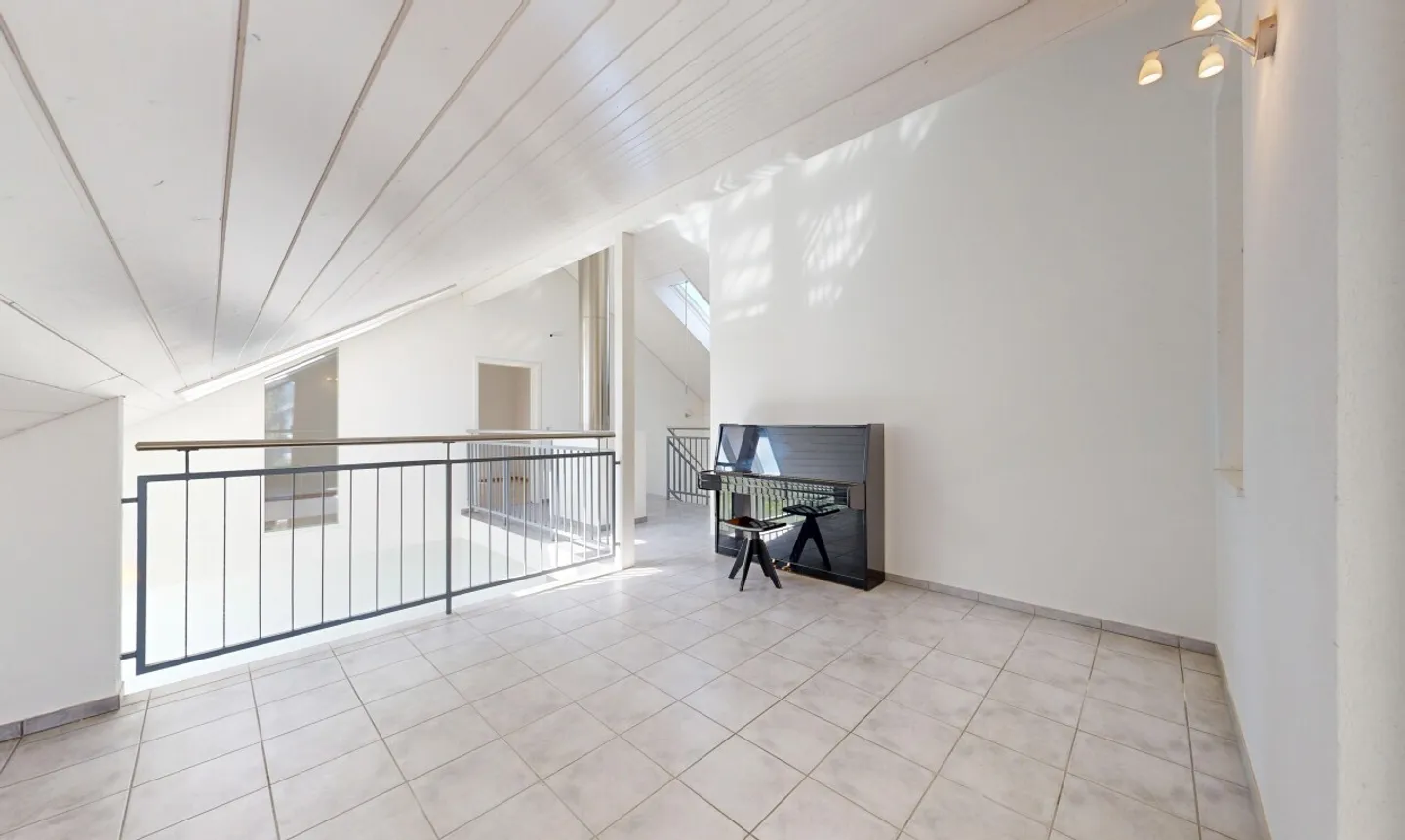 Spacious 6.5-room single-family house with garden and stunning views - Photo 10 of 11