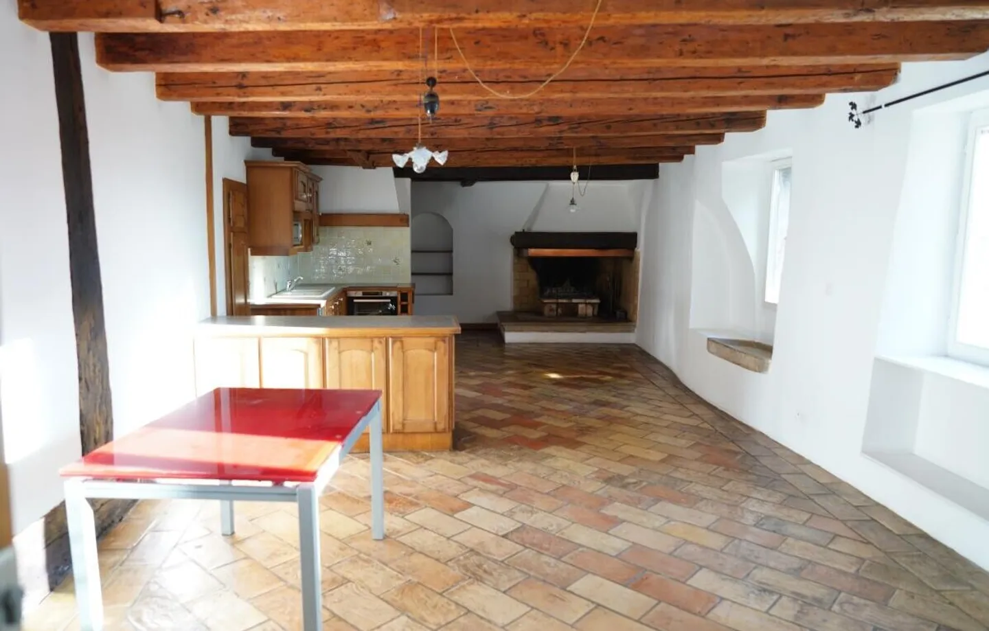 Progetto ad alto potenziale: casa di villaggio con fienile e giardino - Foto 7 di 11