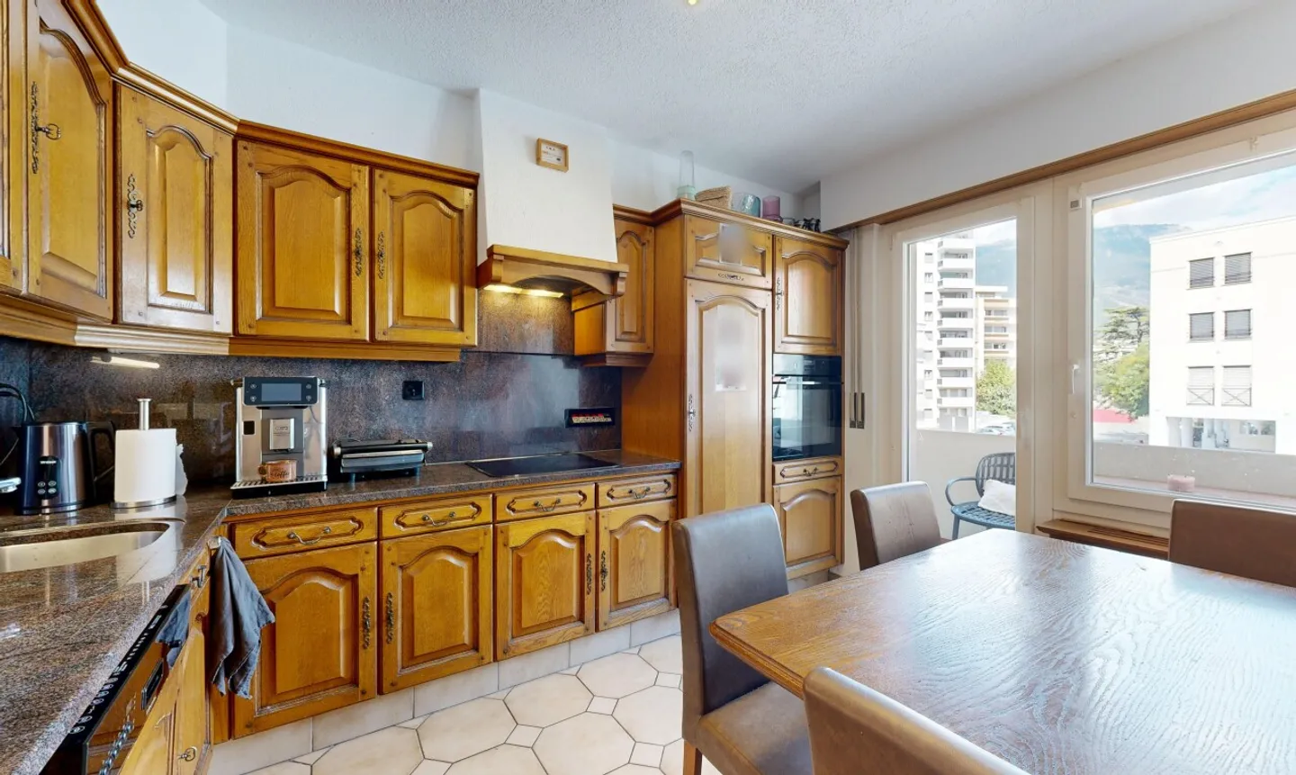 Appartement spacieux avec trois balcons - Photo 8 sur 13