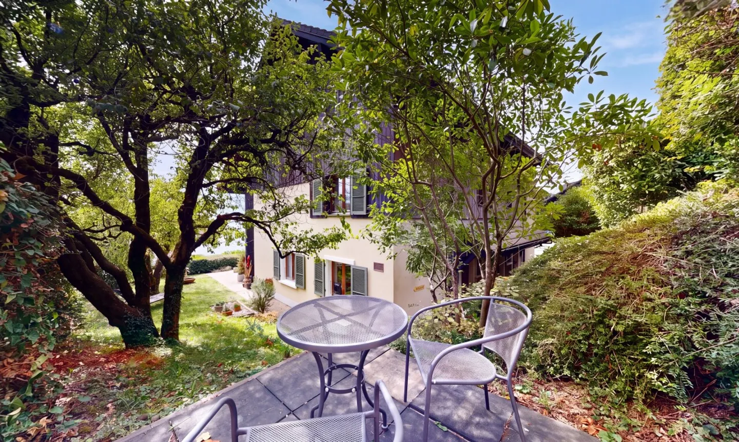 Incantevole duplex con vista mozzafiato sul lago e sulle Alpi - Foto 3 di 11