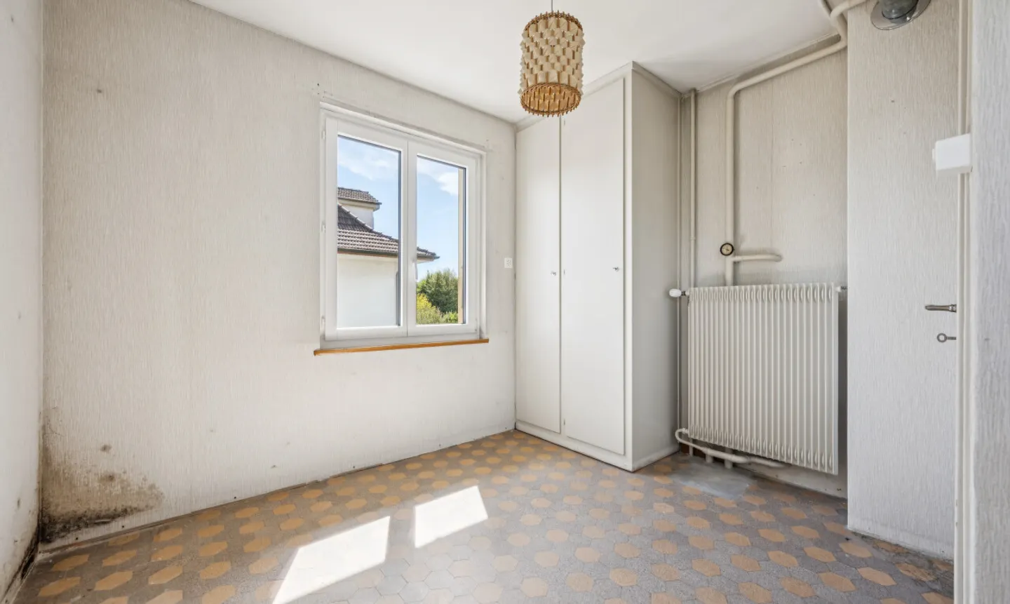 Familienhaus mit grossem Grundstück und Zusatzpotenzial - Photo 9 of 11