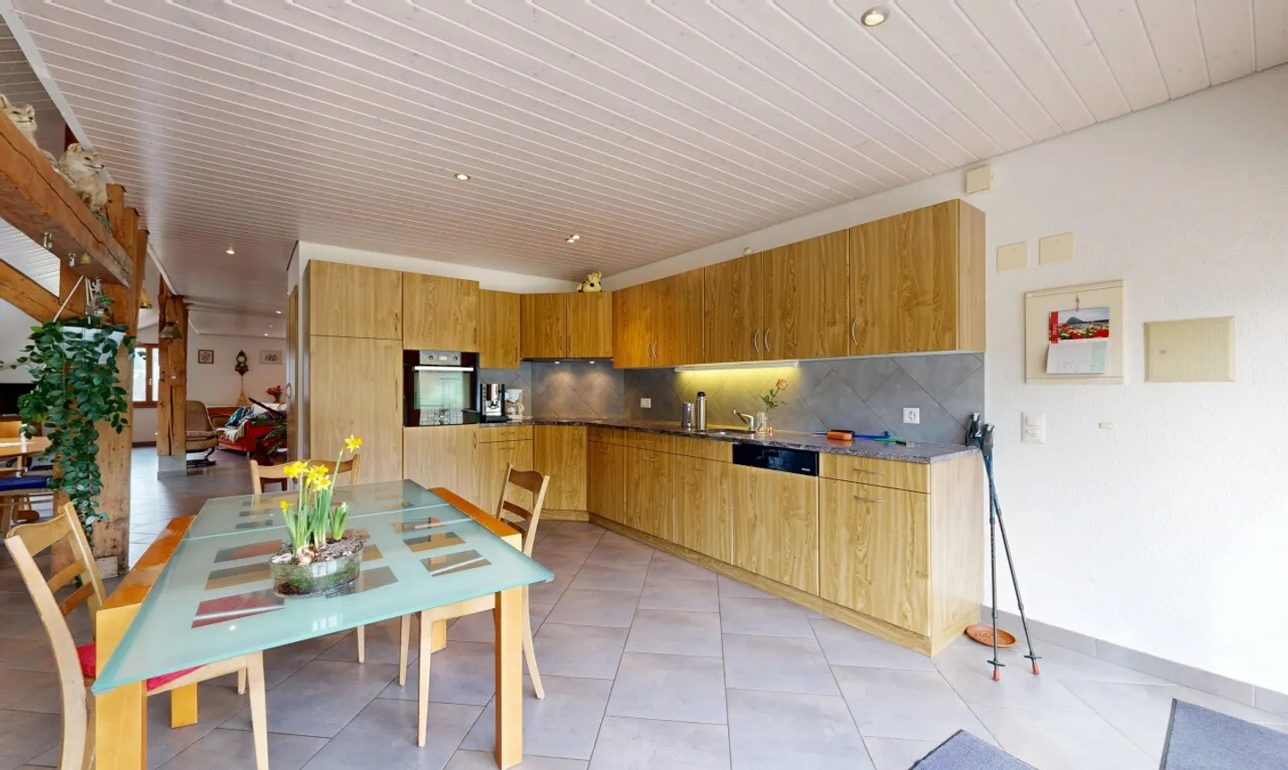 Freistehendes Haus von ca. 380 m², großes Grundstück und Bergblick - Foto 7 von 11