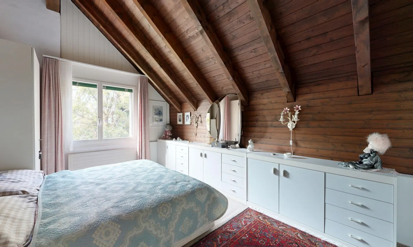 Detached Family Home with Views - Photo 8 of 11