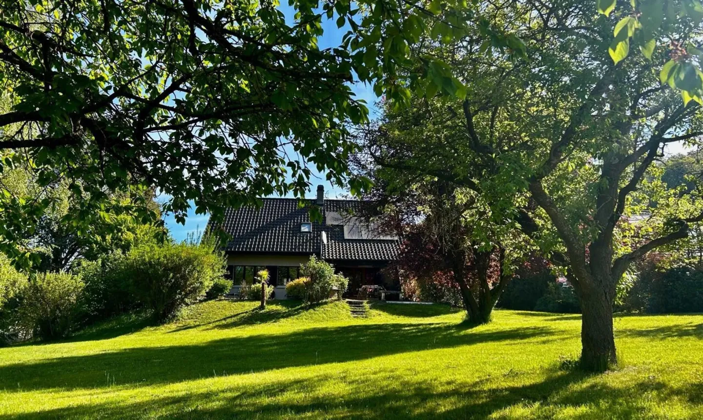 Casa indipendente su un grande terreno - Foto 1 di 11