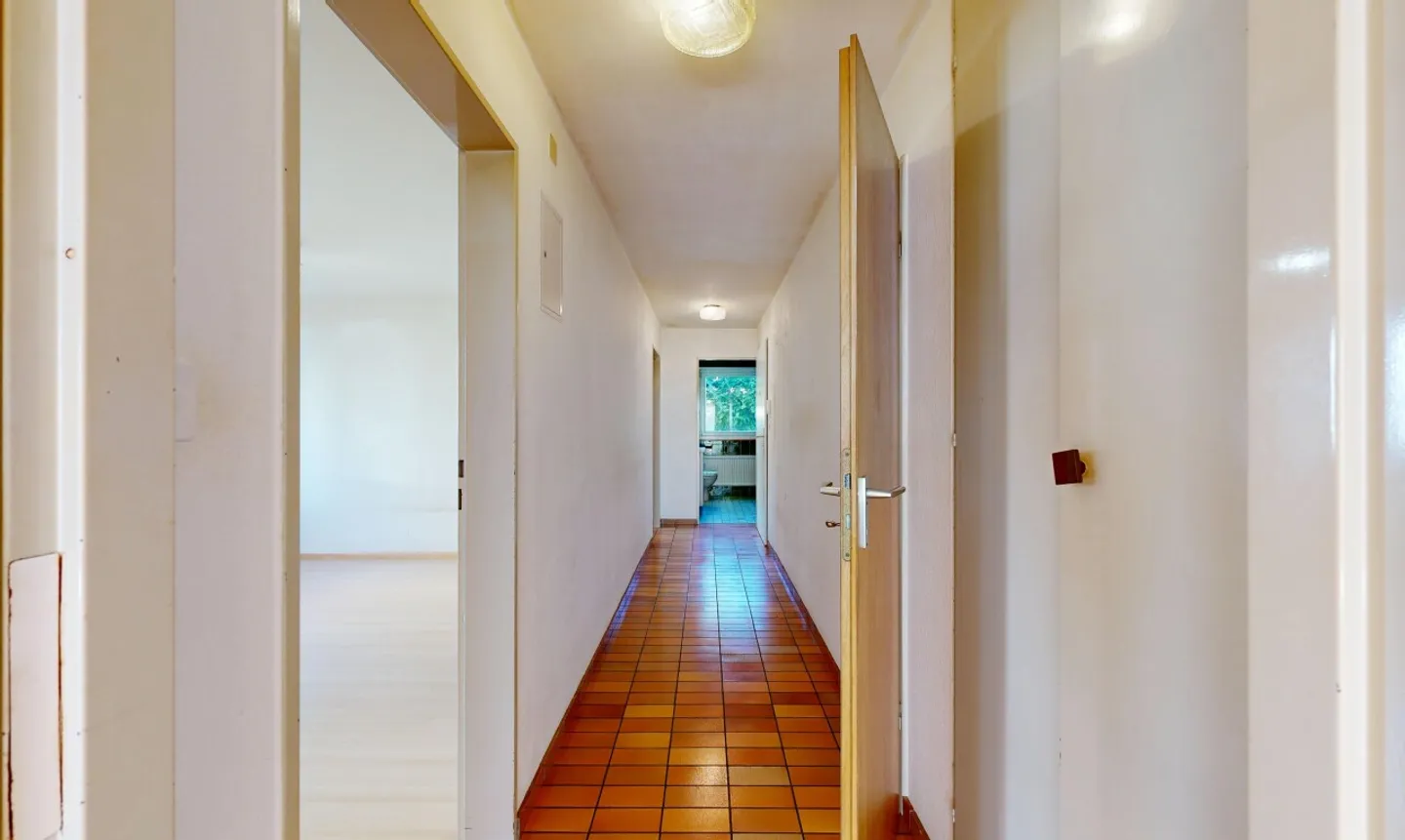 Accogliente appartamento con giardino, garage e due posti auto esterni - Foto 4 di 11