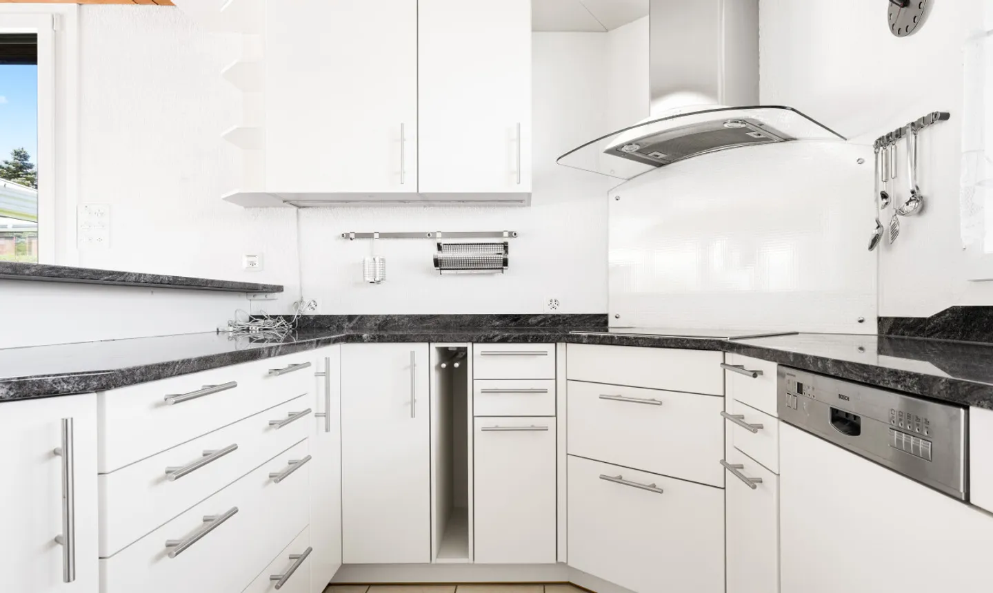 Family Paradise with Pool - Photo 4 of 11