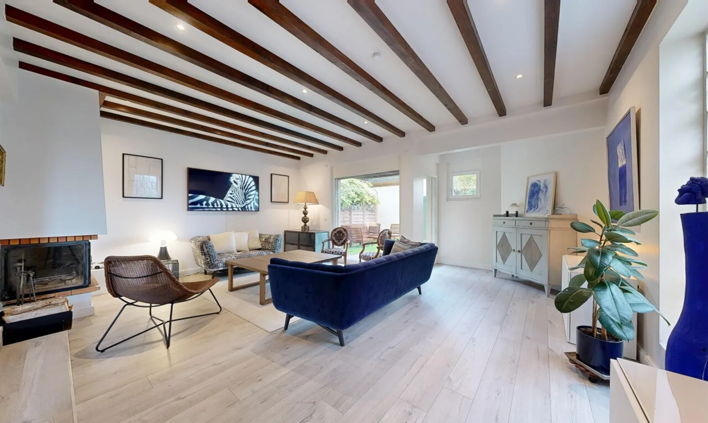 Maison Charmante avec Vue Lac - Photo 4 sur 13