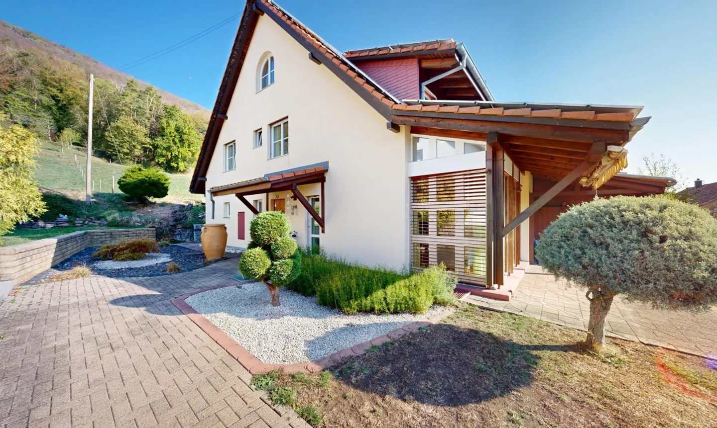 Sunny 5.5-room semi-detached house in the green - Photo 1 of 11