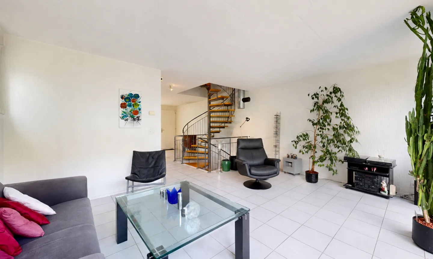 Family-friendly end-of-terrace house with garden and potential - Photo 3 of 11
