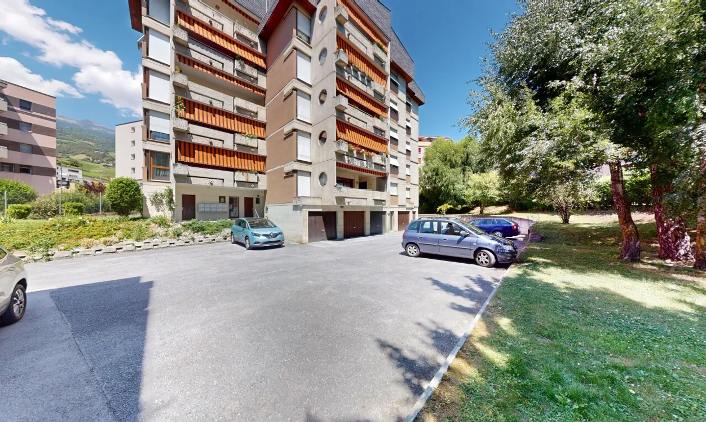 Ampio appartamento 4.5 locali a Sierre – Ultimo piano - Foto 3 di 11