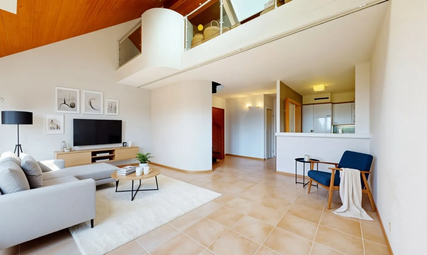 Charming 3.5-room duplex with balcony and lake &amp; Alps view - Photo 5 of 11