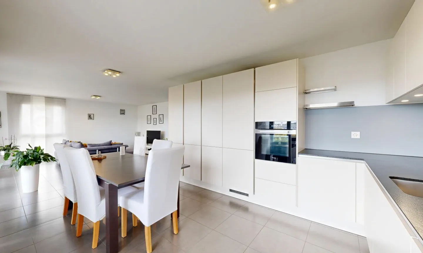 Bright 4.5-room family apartment: 24m² terrace & master suite - Photo 4 of 11
