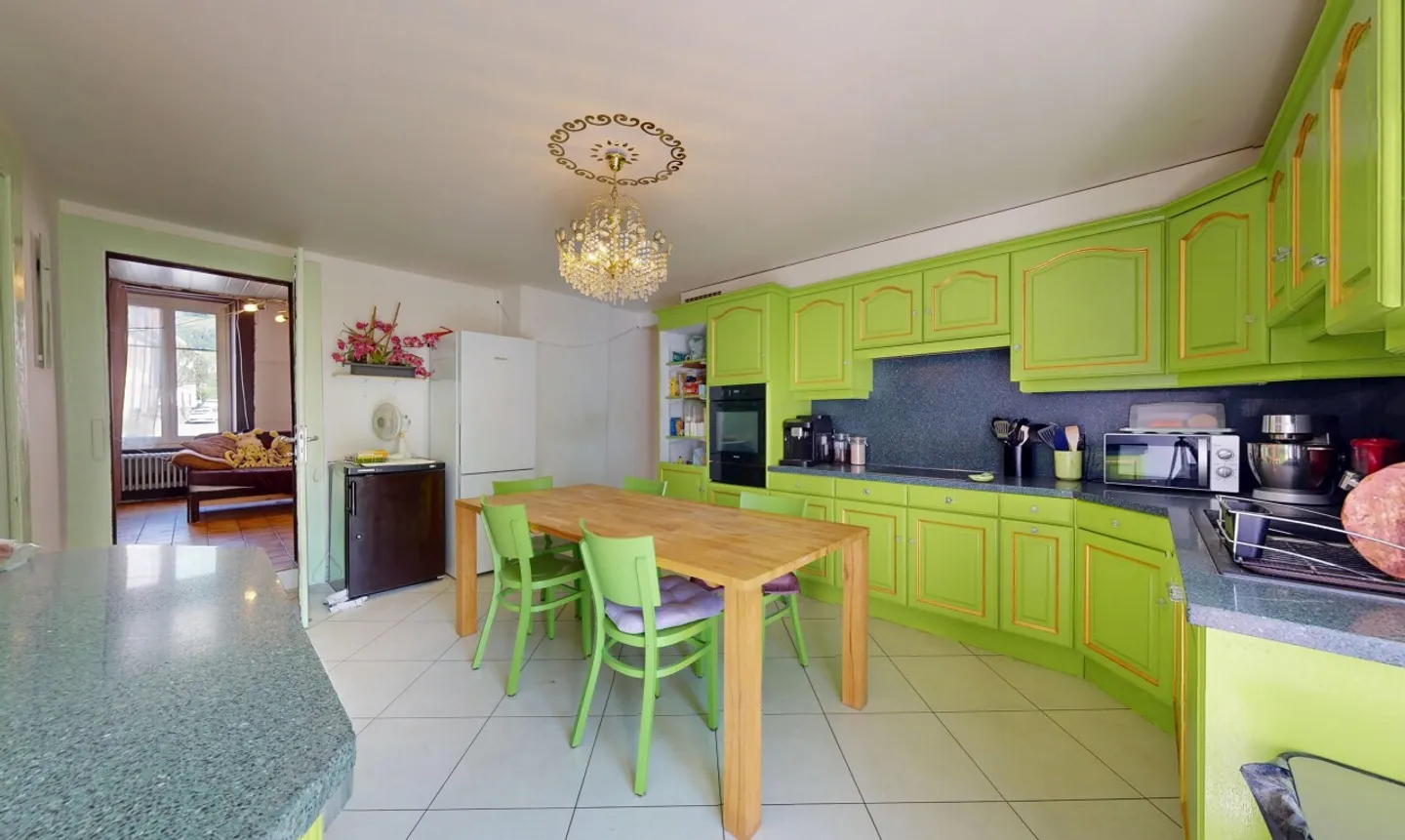 Edificio unico da ristrutturare - Proprietà luminosa con volumi generosi - Foto 9 di 11