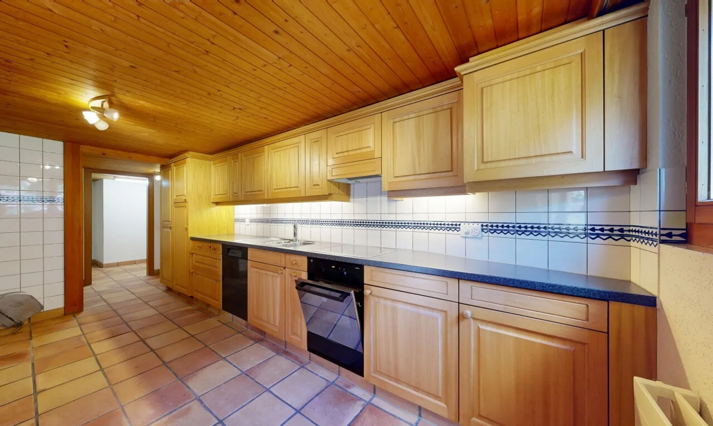 Incantevole casa con 4 camere e grande giardino separato - Foto 2 di 11